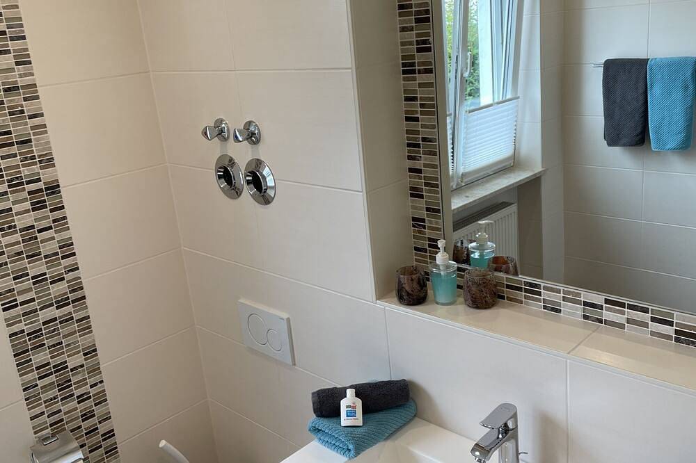 Ganze Wohnung, Superior Apartment mit Balkon in Forstern, Oberbayern