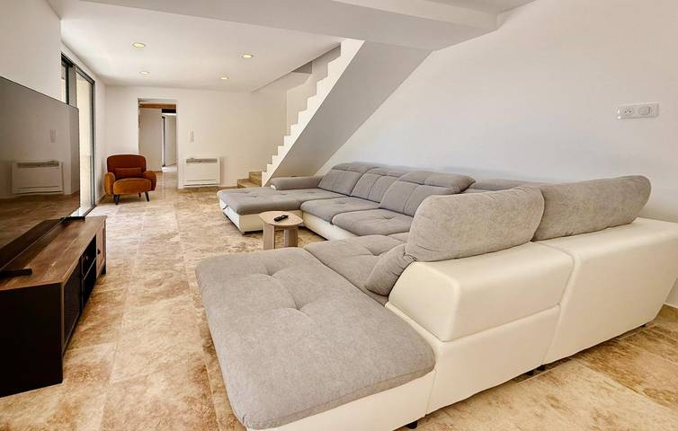 Gemütliche Wohnung mit Pool, Terrasse & WiFi in Saint-Martin-de-Crau, Mittelmeerküste (Frankreich)
