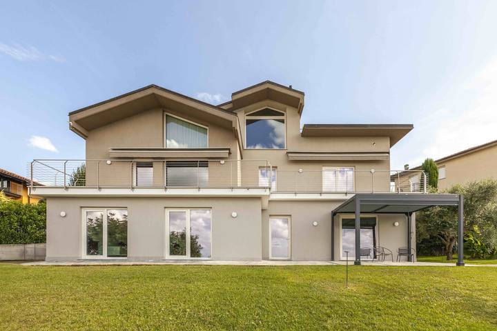 Villa per 10 persone, con Balcone e Terrazza nonché Giardino e Panorama a La Morra