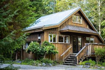 Log Cabin for 6 Guests in Alberni Clayoquot, Picture 3
