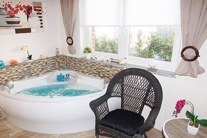 Ferienhaus für 11 Personen, mit Balkon und Garten sowie Sauna, mit Haustier in Burgstaaken