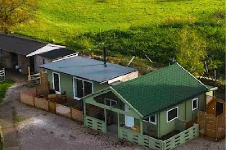 Camping for 4 people, with terrace and hot tub as well as sauna in Lancashire