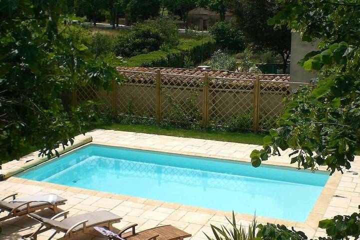 Location de vacances pour 7 personnes, avec terrasse et jardin à Azillanet