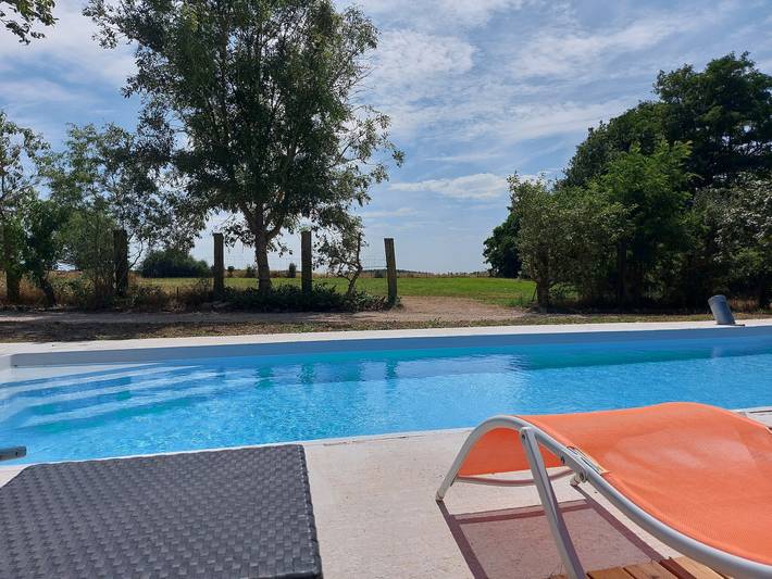 Gîte pour 2 personnes, avec Jacuzzi ainsi que Terrasse et Piscine dans Eure-et-Loir