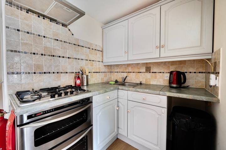 Entire studio, Studio Retreat Sleeps 1 - Wifi & Parking in Coleridge Ward, Cambridge