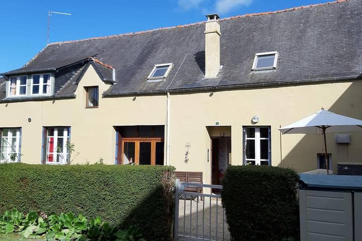 Location de vacances pour 10 personnes, avec jardin et vue, animaux acceptés à Belle-Isle-en-Terre