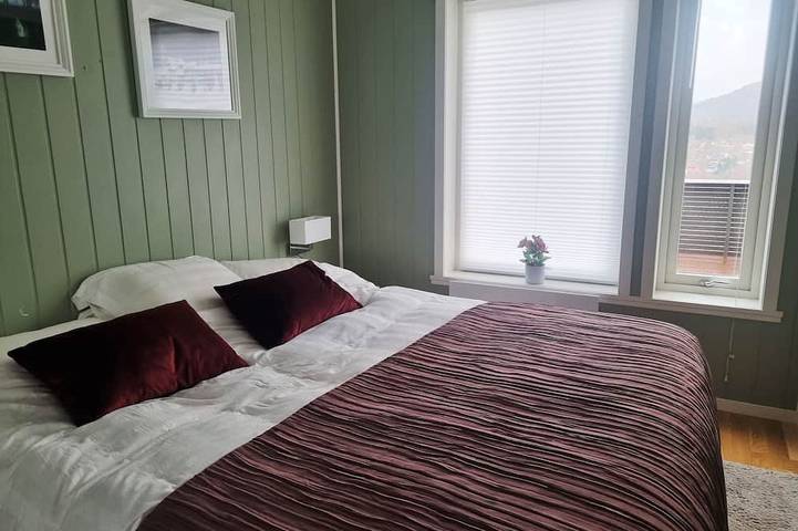 Ganze Wohnung, Modern apartment with fantastic mountain and fjord  views! in Osterøy