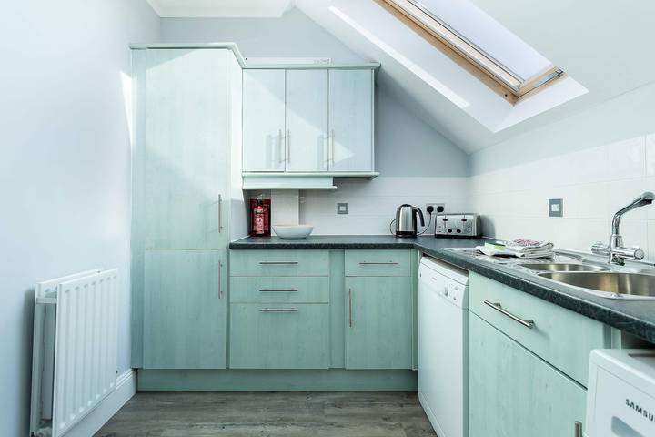 Entire apartment, Daintree - Short Walk to Alum Chine Beach in Bournemouth, South West England