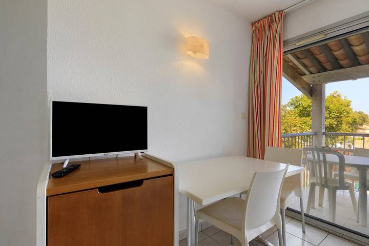 Apartamento entero, Apartamento «Cap d’Agde - Primavera - 1» con piscina compartida, terraza privada y aire acondicionado in Cap d'Agde, Agde