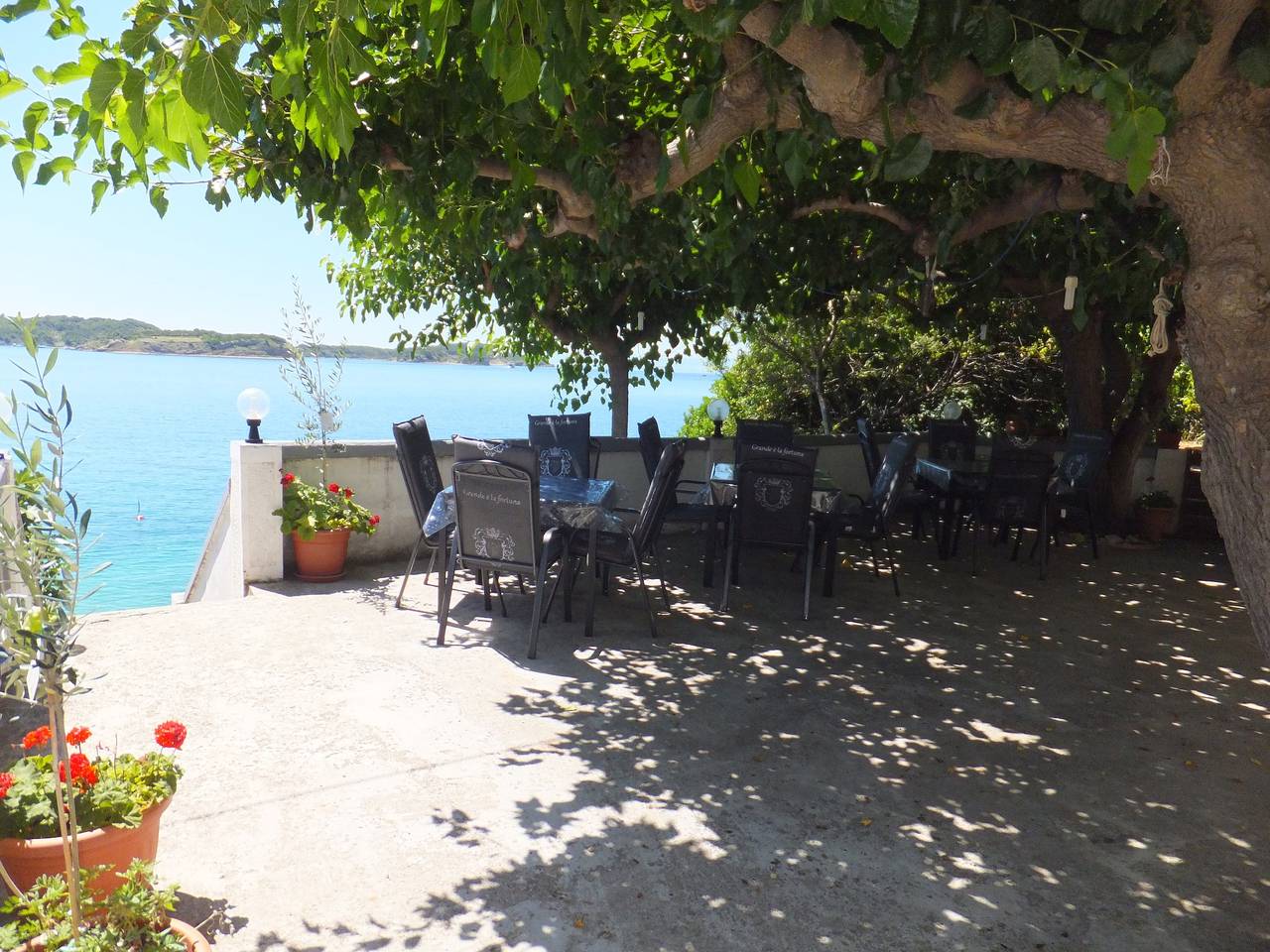 Ganze Wohnung, 1-Zimmer-Ferienwohnung am Strand Supetarska Draga - Gornja, Rab A-5054-f in Lopar, Rab