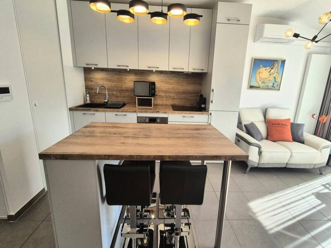 Entire apartment, Apartment near Lake Bourget with Balcony in Aix-les-Bains, Chambéry region