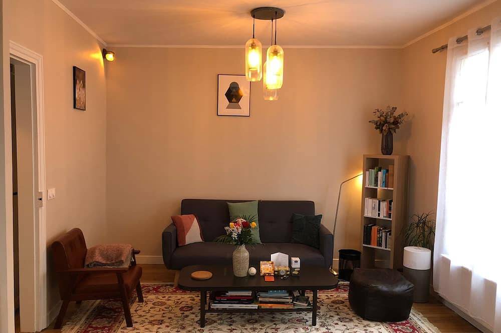 Entire apartment, Paris Retreat, Work, Dream, Repeat! in Villejuif, Val-de-Marne