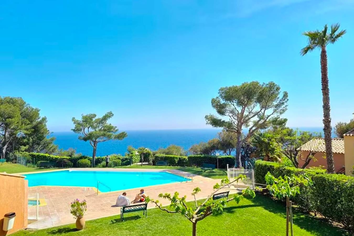 Appartement entier, Appartement avec piscine partagée à Saint-Mandrier in Saint-Mandrier-sur-Mer, Côte méditerranéenne (France)
