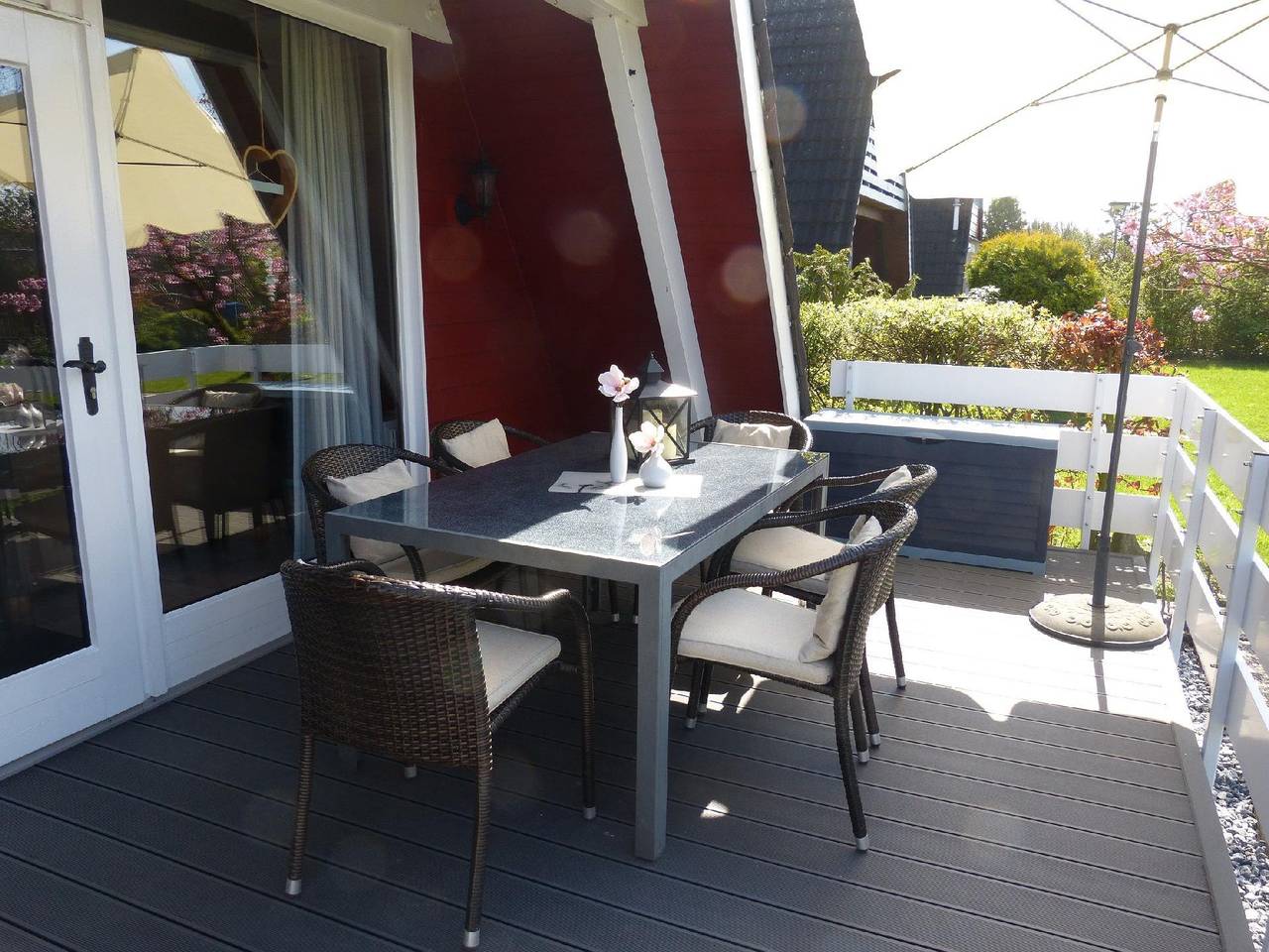 A relaxing holiday near a lake in a quiet holiday park in Fedderwardersiel, Butjadingen