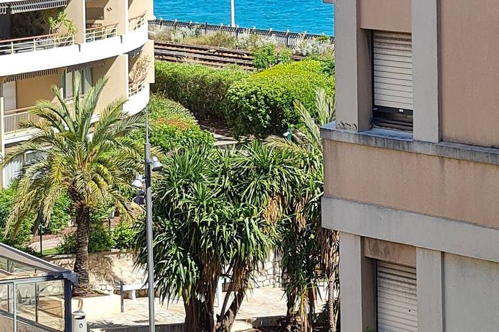 Gîte pour 4 personnes, avec Balcon ainsi que Jardin et Piscine dans Office De Tourisme Cannes La Bocca