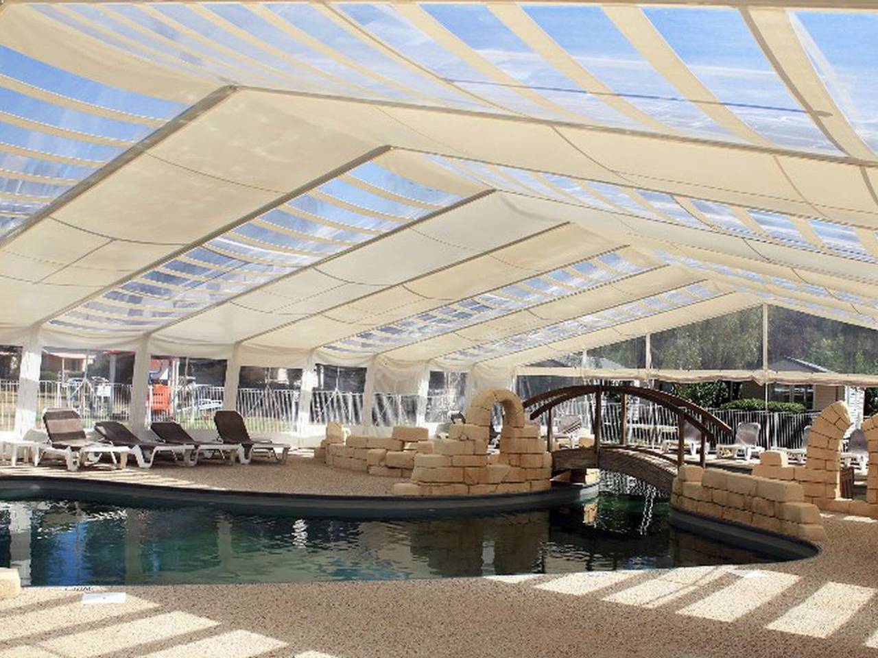 Mobil-home 38m² avec terrasse pour 6 personnes in Luynes, Région de Tours