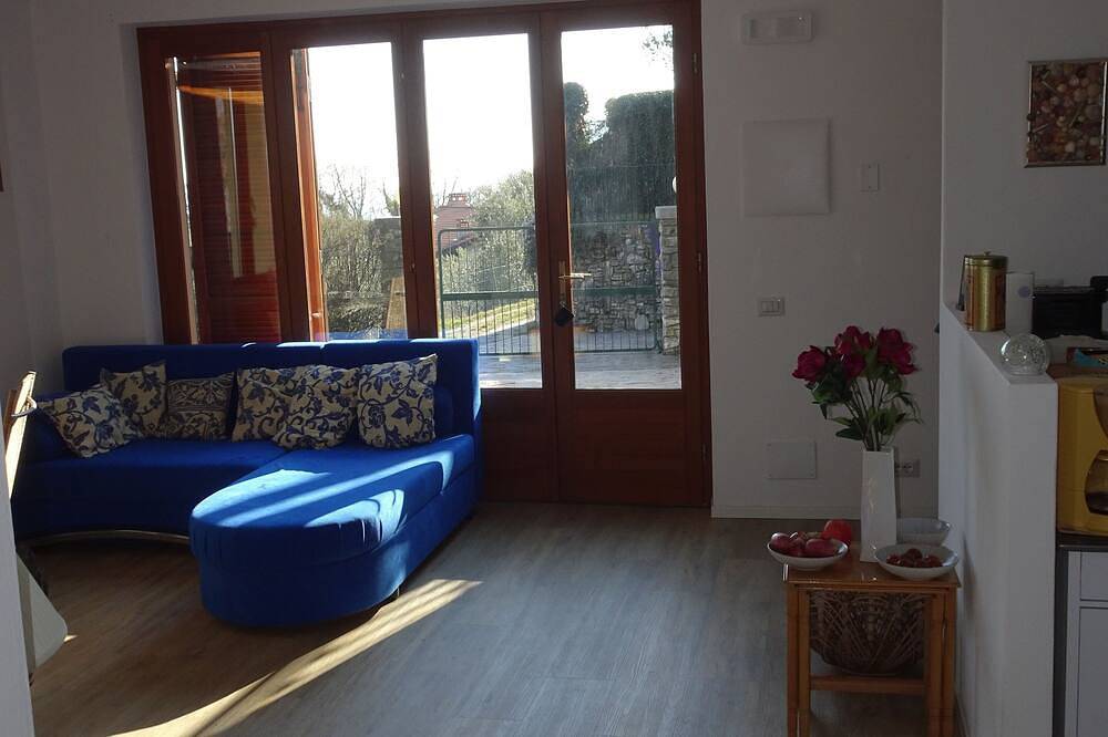 Ganze Wohnung, Einzel Appartement in Villa ruhige Traumlage große Terrasse und Gartenanlage in Voltino, Tremosine