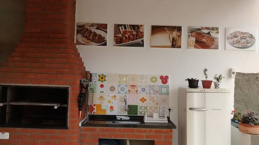 Villa mit Pool in der Nähe von Strand und Ruinen der Pond - 2 Suiten und ein Schlafzimmer in Ubatuba, Região Metropolitana do Vale do Paraíba e Litoral Norte