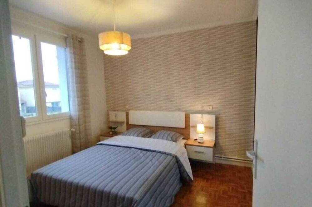 Jolie maison modulable de 4 à 6 lits (avec supplément tarifaire) disposant d'un jardinet in Irigny, Lyon et ses environs