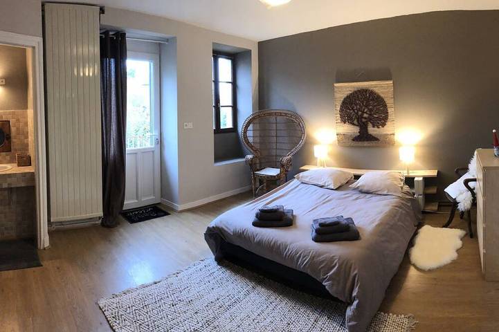 Gîte pour 8 personnes, avec jardin, animaux acceptés à Chille