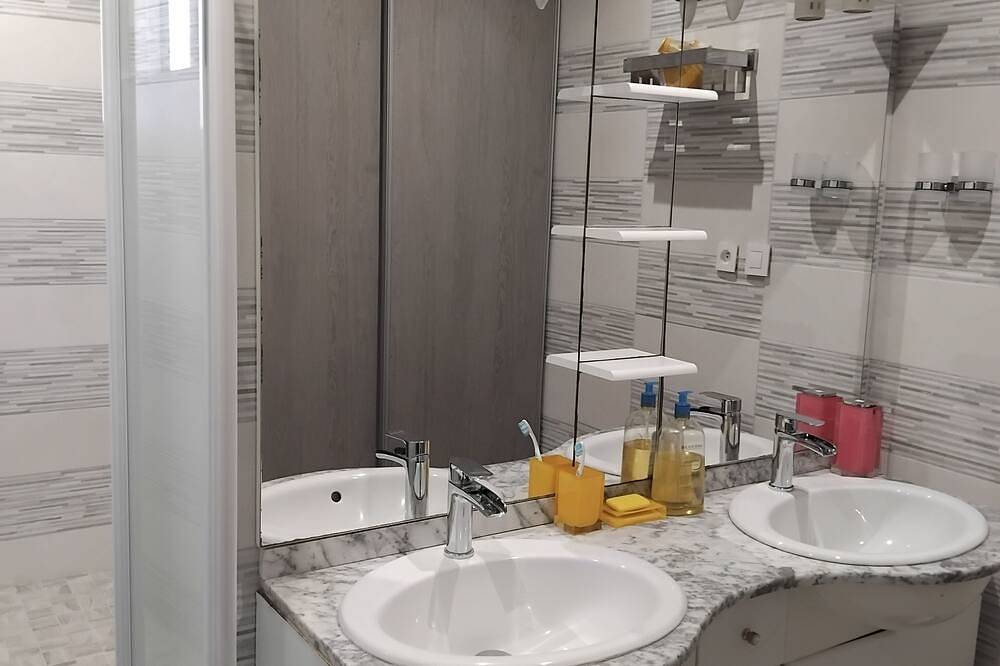 House 115m² with swimming pool, 20 min from Bordeaux center Tram 500m. in Eysines, Región de Burdeos