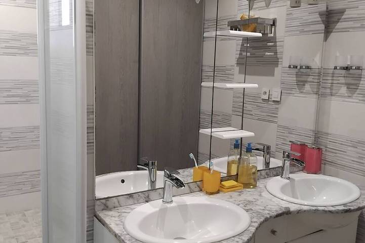 House 115m² with swimming pool, 20 min from Bordeaux center Tram 500m. in Eysines, Bordeaux und Umgebung