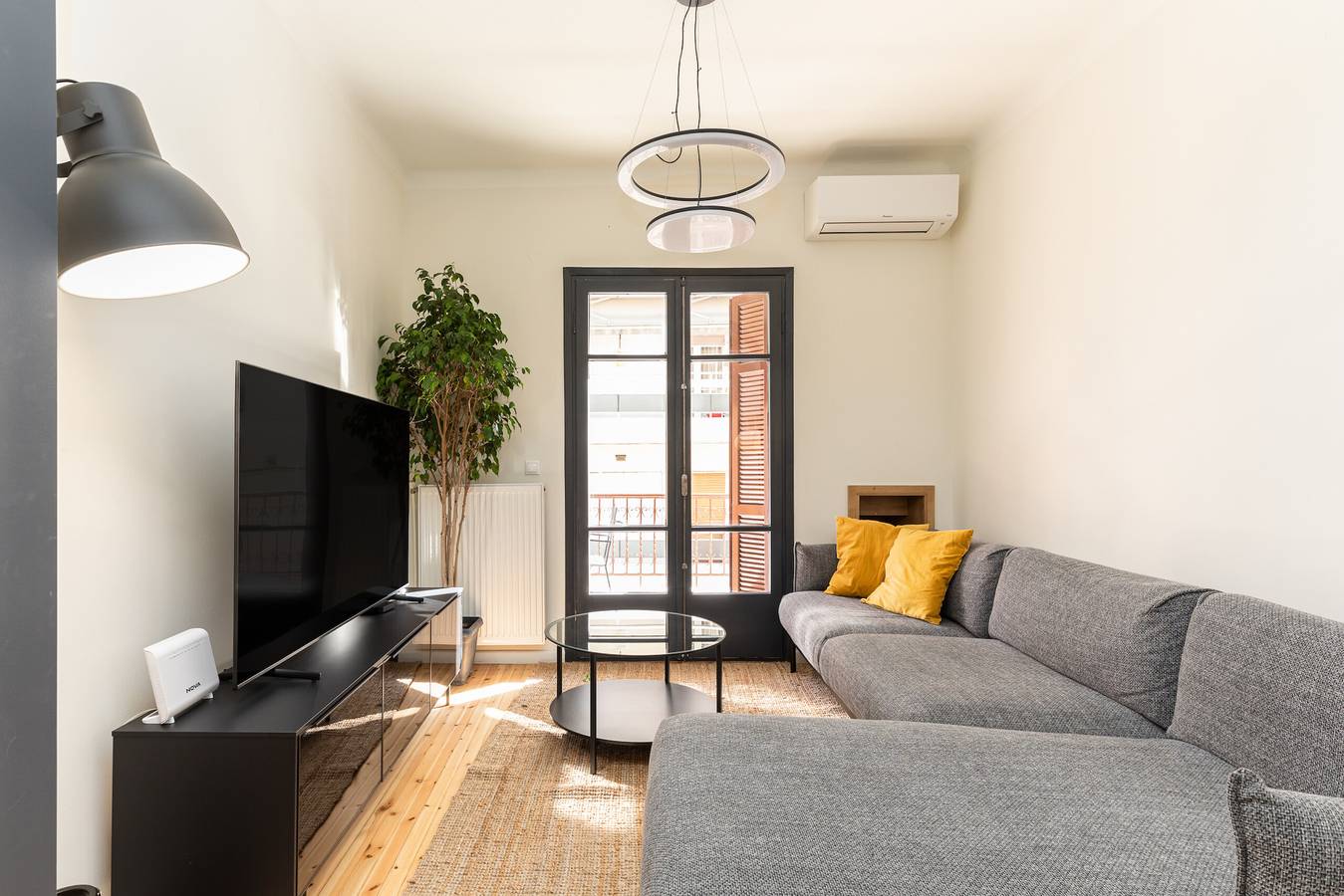 Entire apartment, Vista: Spacious city centre home in Thessaloniki region