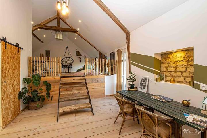 Gîte pour 8 personnes, avec jardin ainsi que vue et piscine à Souyeaux