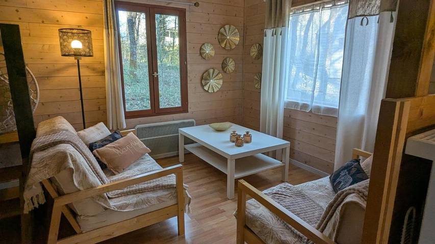 Gîte pour 4 personnes, avec piscine ainsi que jacuzzi et jardin à Biron - 2