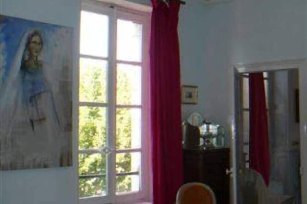 Grande maison ancienne de caractère sur le port, avec jardin, à 1h40 de Paris in Briare, Région de Montargis