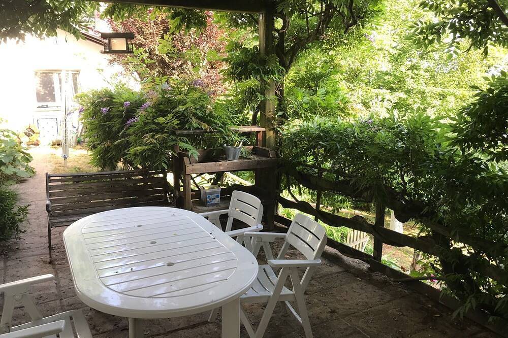 Entire apartment, Borde sur la Colline sur Sentiers Randonnées in Sare, Bayonne region