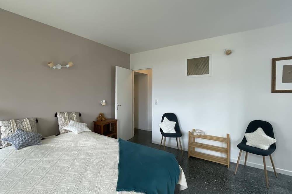 Entire apartment, Quiet stone house in the heart of one of France's \"most beautiful villages\". in La Garde-Adhémar, Nyons region