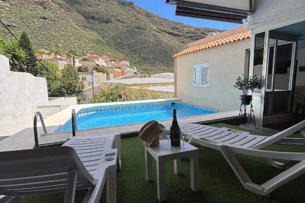 Casa Haroldo – Tu refugio con piscina privada  en Candelaria in Araya, Candelaria