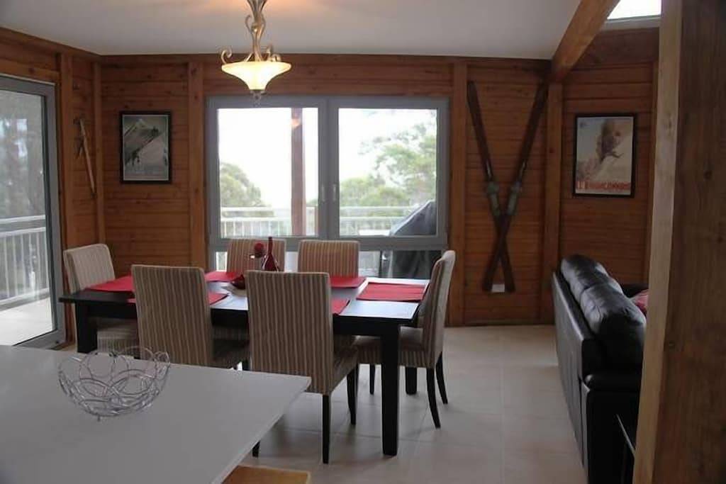 Holiday Home for 8 People in Blue Mountains, New South Wales