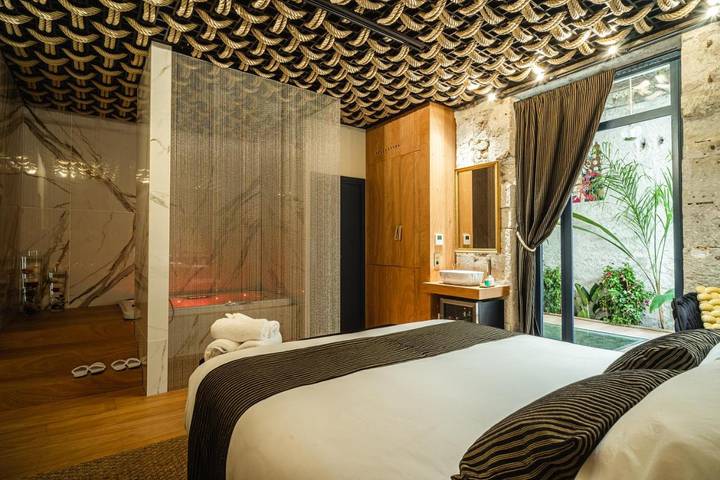 Chambre d’hôte pour 2 personnes, avec Terrasse et Jacuzzi ainsi que Jardin et Piscine