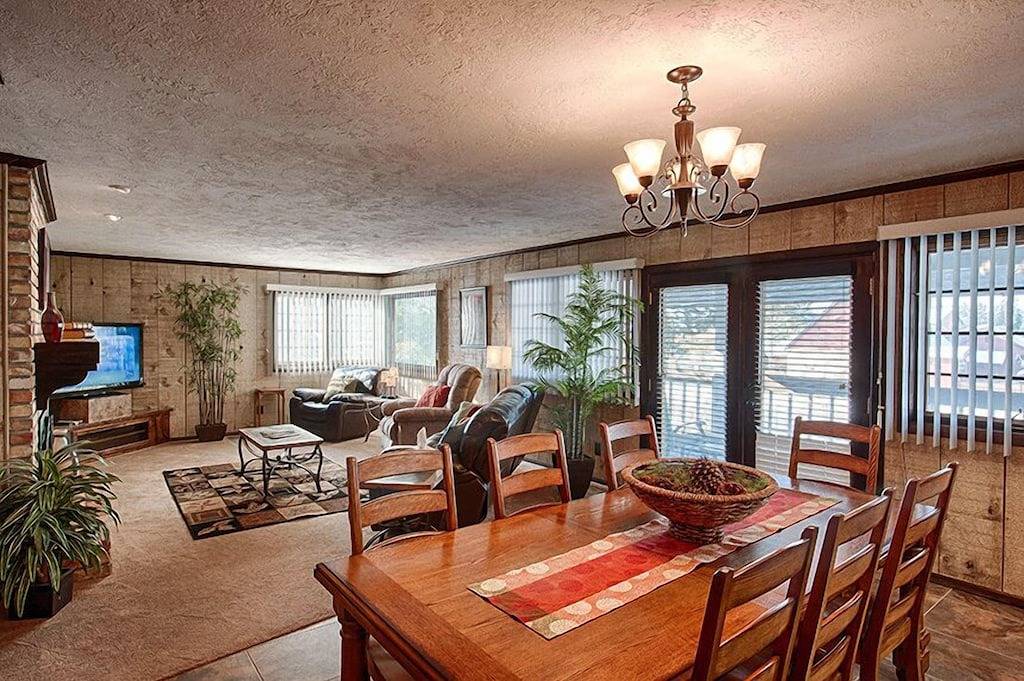 Luxuriöse Vermietung neben dem Yellowstone Park. In der Nähe der Innenstadt. in West Yellowstone, Custer Gallatin Nationalwald