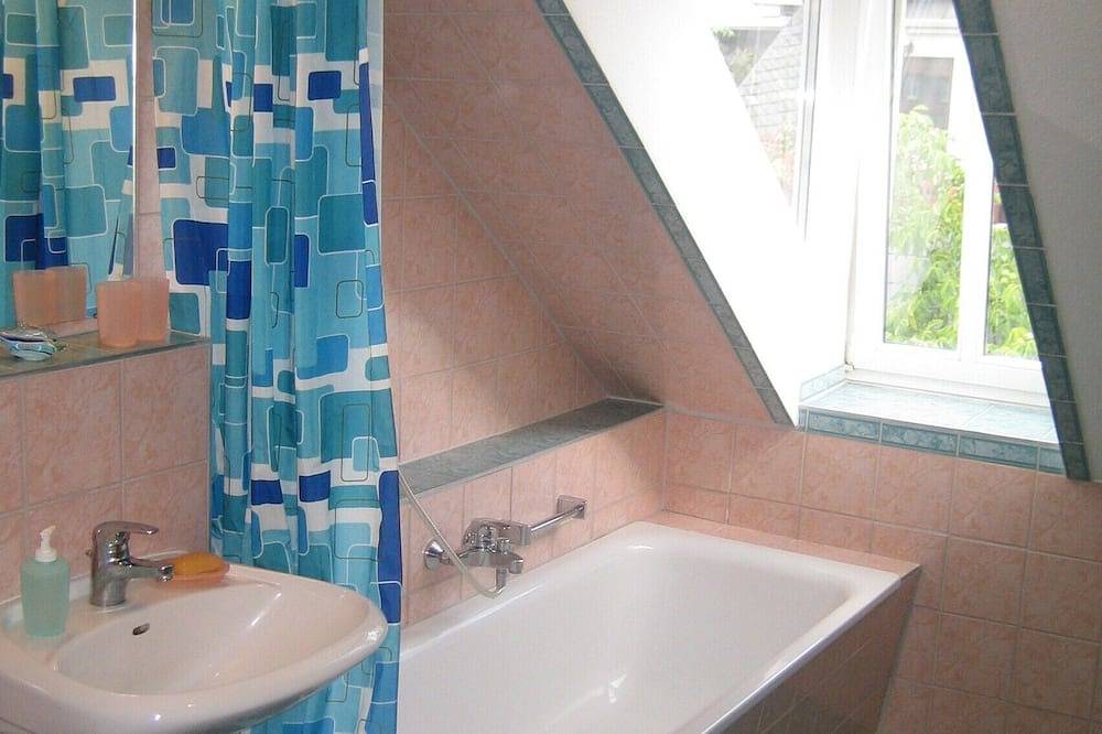 Geräumige, kindgerechte Ferienwohnung mit toller Dachterasse in Radebeul, Meißen Region