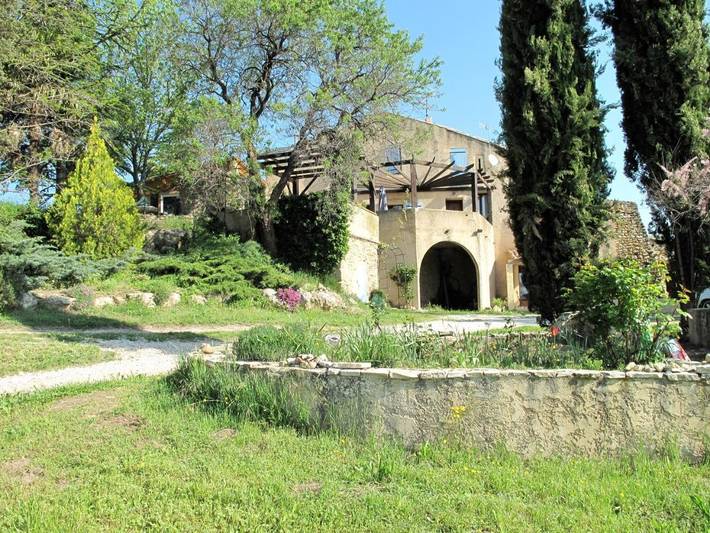 Chambre d’hôte pour 3 personnes, avec vue et jardin ainsi que terrasse et piscine à Rognes - 2