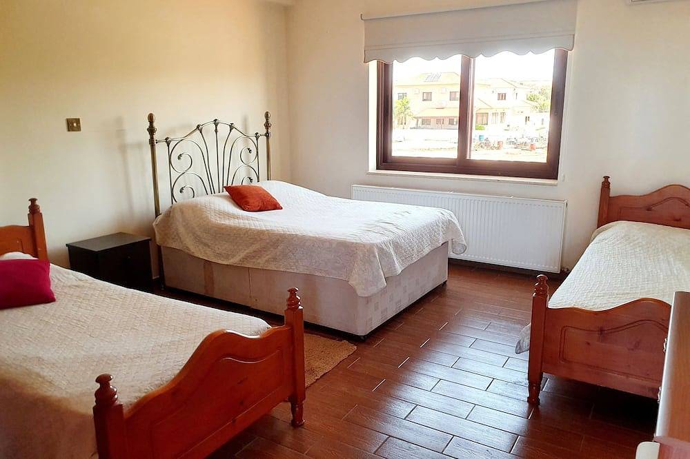 Ideal for 3 families or more! in Larnaca, Larnaca District