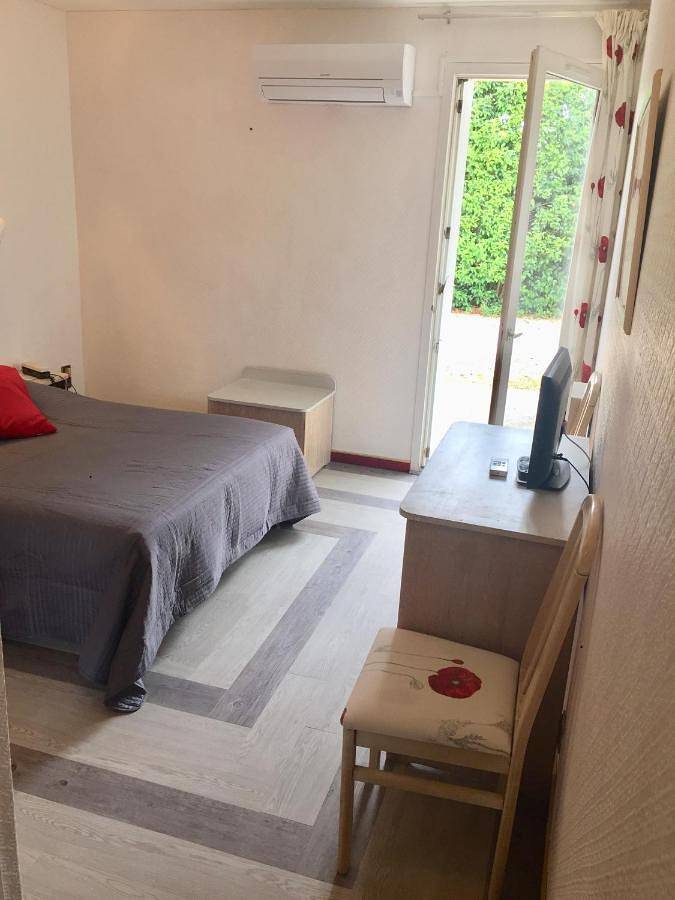 Hôtel pour 3 personnes, avec piscine et jardin à Aniane - 4