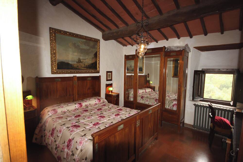 Wonderful villa with cottage and pool near Siena in Castellina in Chianti, Chianti
