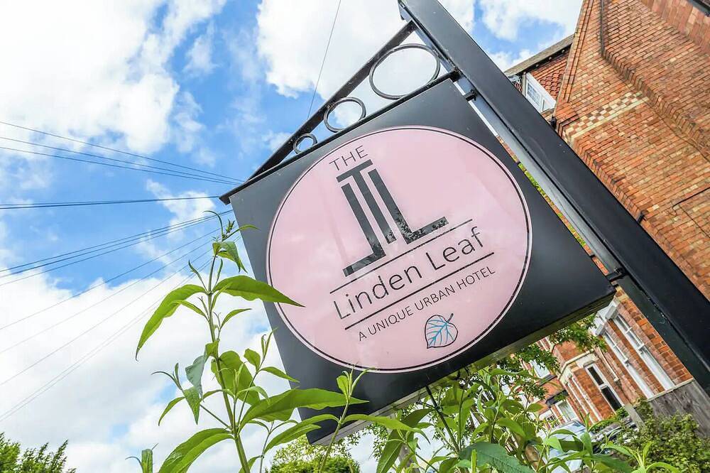 Station Road - Contemporary 1bedroom Flat with 2 king beds & ensuite bath in Nottinghamshire