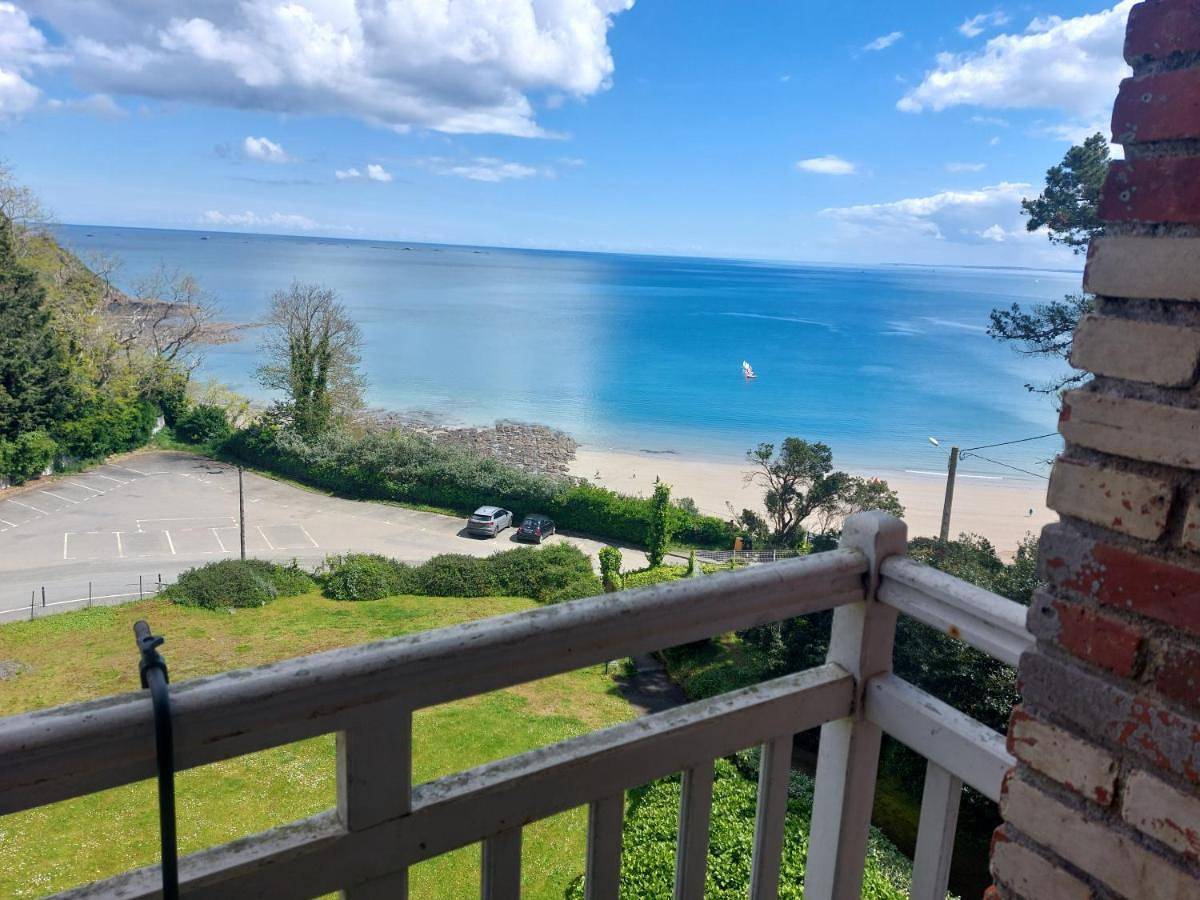 Appartement entier, Appartement pleine vue mer au bord de la plage in Étables-sur-Mer, Côte de Goëlo