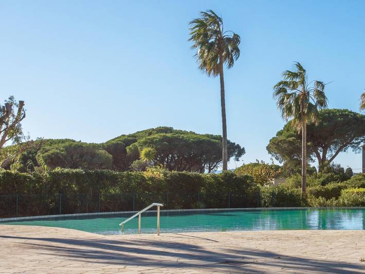 Gîte pour 4 personnes, avec Vue sur l’océan et Balcon/Terrasse ainsi que Jardin et Piscine dans Plage de la Garonnette - 4