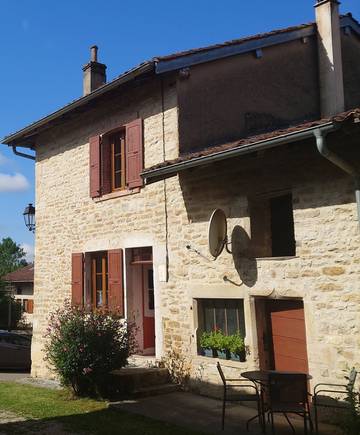 Gîte pour 4 personnes, avec terrasse dans l' Ain