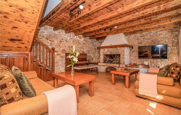 Charmante 2-Zimmer-Wohnung mit Pool, Terrasse und WLAN in der Nähe des Modro Jezero in Imotski, Makarska Riviera