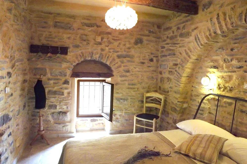 Xvii Sek.  Weinkeller, komplett renoviert, mit gemeinsamer Terrasse und Pool in Badalucco, Riviera di Ponente