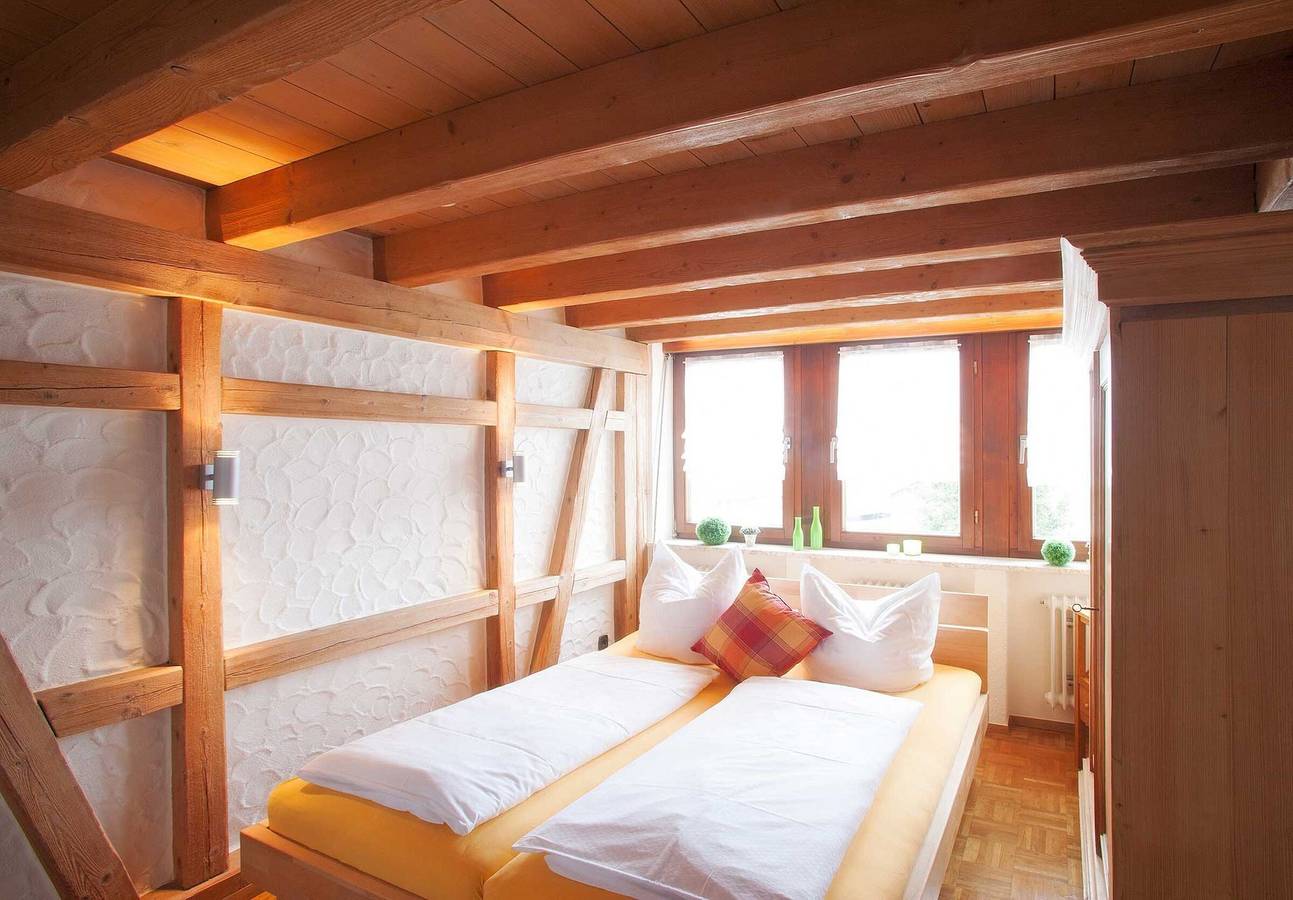 Ganze Wohnung, Ferienwohnung 2, 100qm, 2 Schlafzimmer, 1 Wohn-/Schlafzimmer, max. 6 Personen in Wasserburg (Bodensee), Bayerisch Schwaben