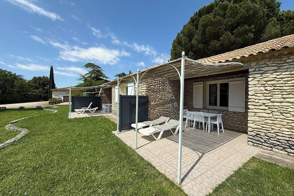 Ganze Wohnung, Stone mas in residence with pool in La Roque-sur-Pernes, Vaucluse