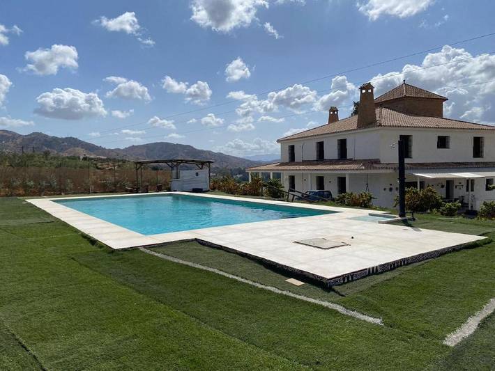 Chalet para 20 personas, con jardín además de piscina y vistas - 1